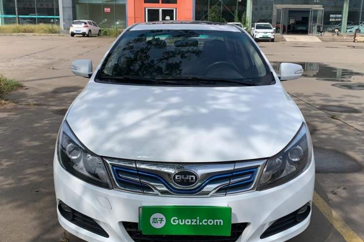 Used BYD e5 2016 300 Luxury Edition Front