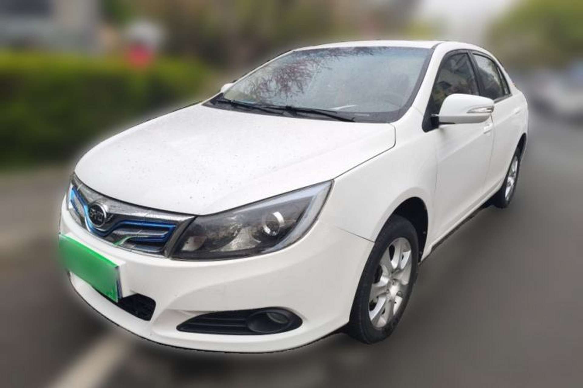 Used BYD e5 2016 300 Luxury Edition Front Left 45 Deg