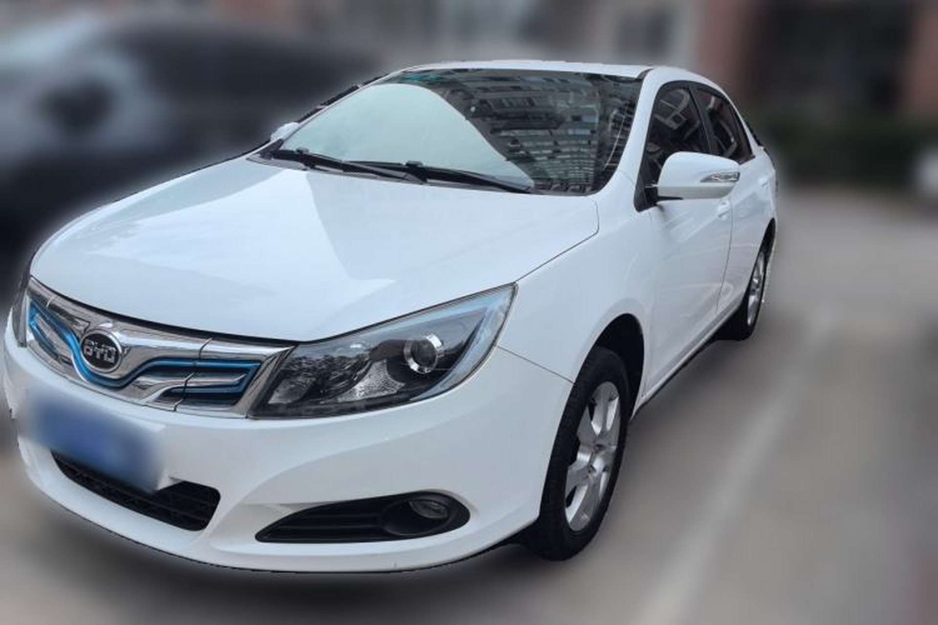 Used BYD e5 2016 300 Luxury Edition Front Left 45 Deg