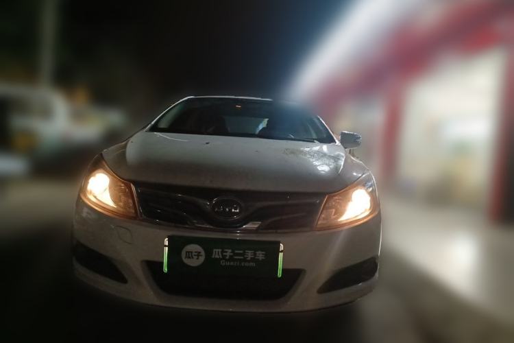 Used BYD e5 2016 300 Luxury Edition Front