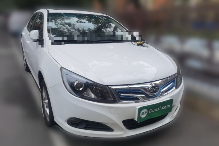 Used BYD e5 2016 300 Luxury Edition Front Right 45 Deg