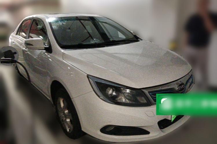 Used BYD e5 2016 300 Luxury Edition Front Right 45 Deg