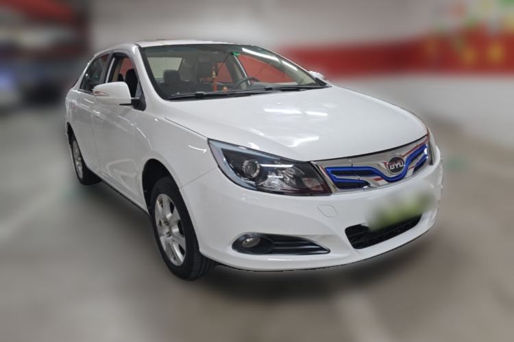 Used BYD e5 2016 300 Luxury Edition Front Right 45 Deg