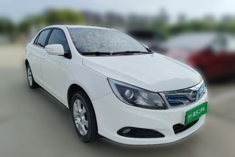 Used BYD e5 2016 300 Luxury Edition Front Right 45 Deg