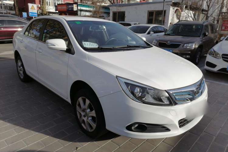 Used BYD e5 2016 300 Luxury Edition Front Right 45 Deg