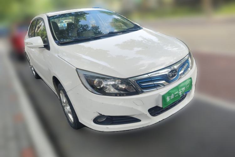 Used BYD e5 2016 300 Luxury Edition Front Right 45 Deg