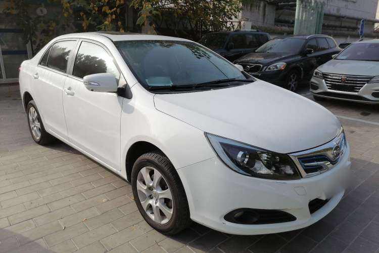 Used BYD e5 2016 300 Prestige Edition Front Right 45 Deg