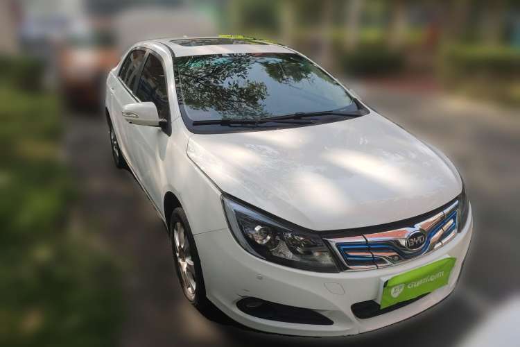 Used BYD e5 2016 300 Luxury Edition Front Right 45 Deg