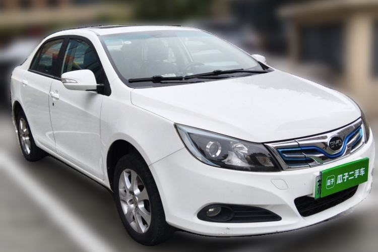 Used BYD e5 2016 300 Luxury Edition Front Right 45 Deg