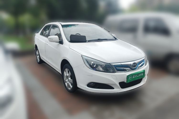 Used BYD e5 2016 300 Luxury Edition Front Right 45 Deg