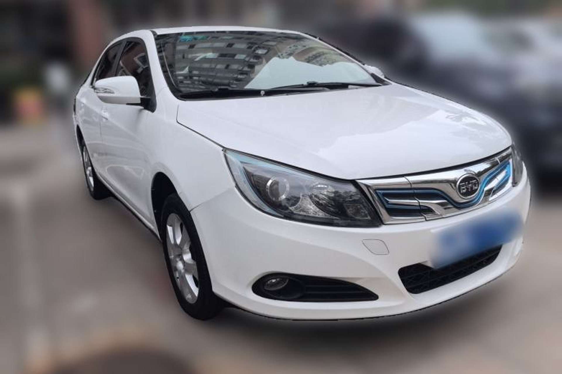 Used BYD e5 2016 300 Luxury Edition Front Right 45 Deg