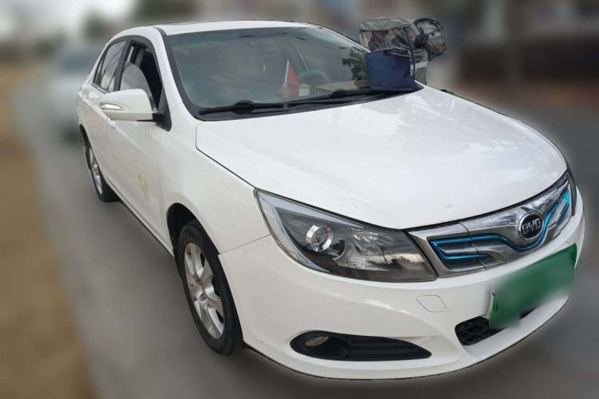 Used BYD e5 2016 300 Luxury Edition Front Right 45 Deg