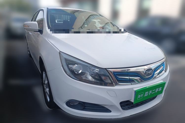 Used BYD e5 2016 300 Luxury Edition Front Right 45 Deg