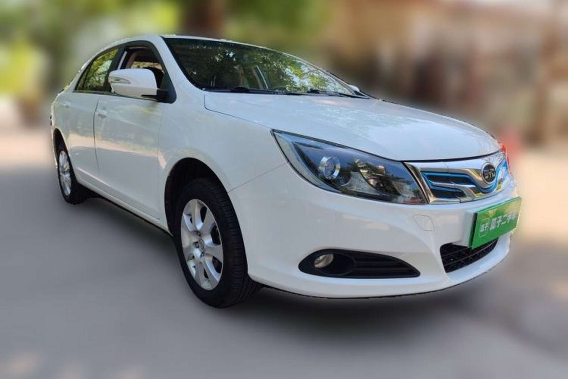 Used BYD e5 2016 300 Luxury Edition Front Right 45 Deg