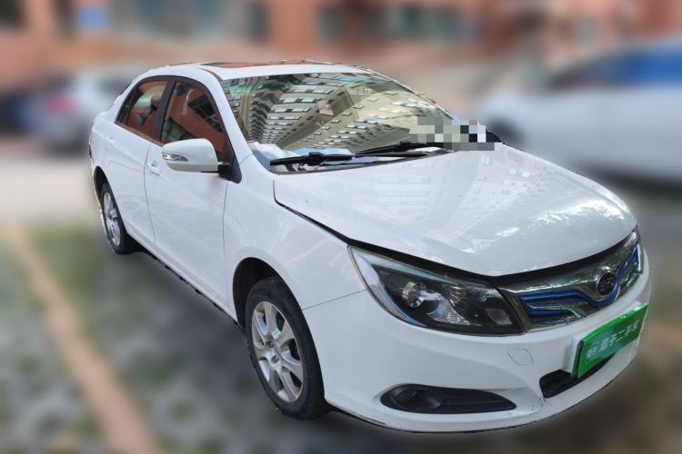Used BYD e5 2016 300 Luxury Edition Front Right 45 Deg