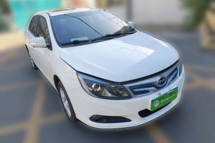 Used BYD e5 2016 300 Luxury Edition Front Right 45 Deg