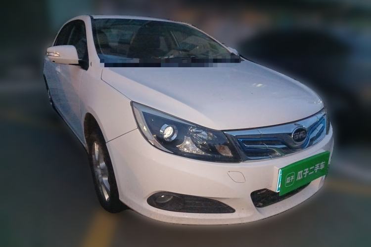 Used BYD e5 2016 300 Prestige Edition Front Right 45 Deg