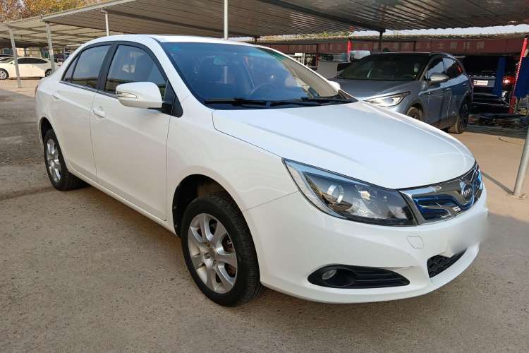 Used BYD e5 2016 300 Luxury Edition Front Right 45 Deg