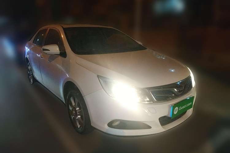 Used BYD e5 2016 300 Luxury Edition Front Right 45 Deg