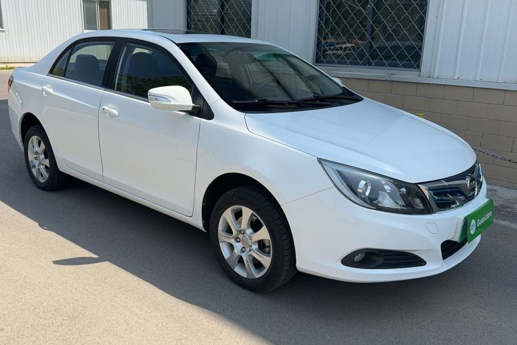 Used BYD e5 2016 300 Luxury Edition Front Right 45 Deg