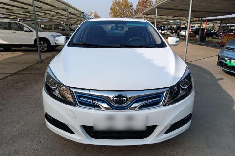Used BYD e5 2016 300 Luxury Edition Front