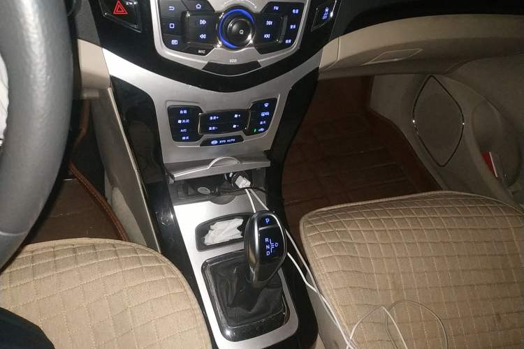Used BYD e5 2016 300 Luxury Edition Gear Lever
