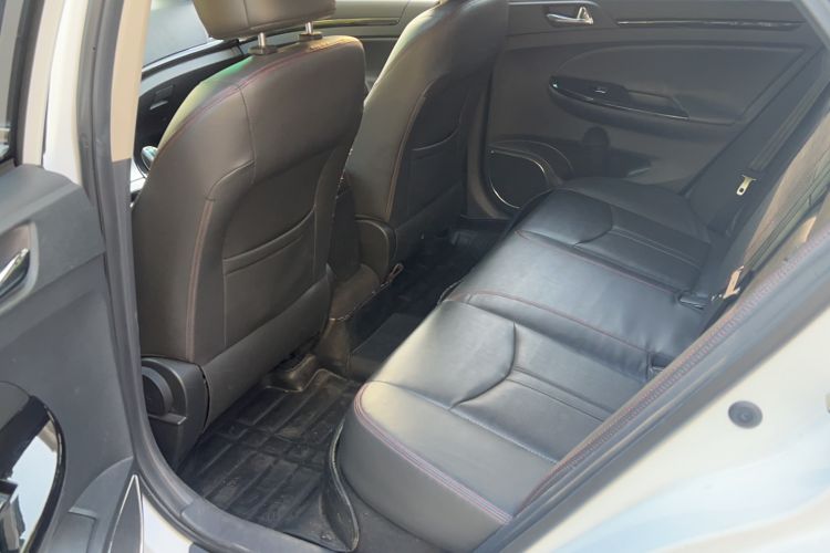 Used BYD e5 2016 300 Luxury Edition Interior 1