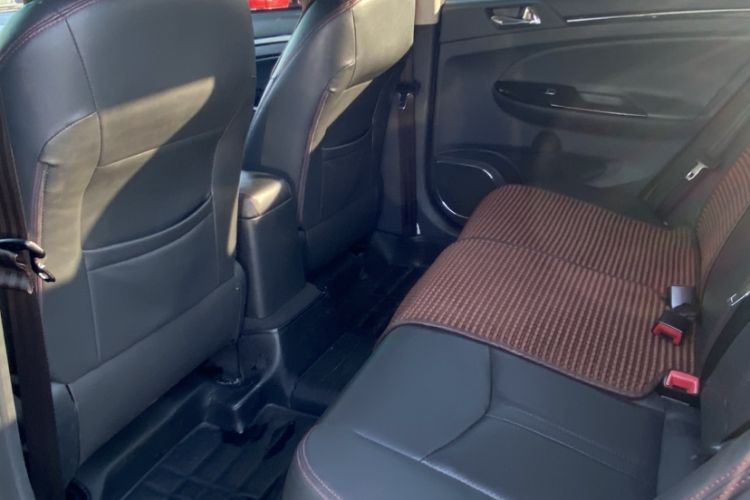Used BYD e5 2016 300 Prestige Edition Interior 10