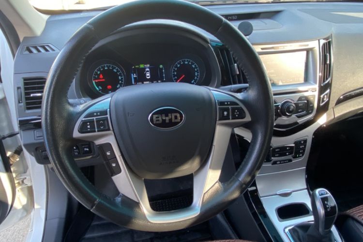 Used BYD e5 2016 300 Prestige Edition Interior 12