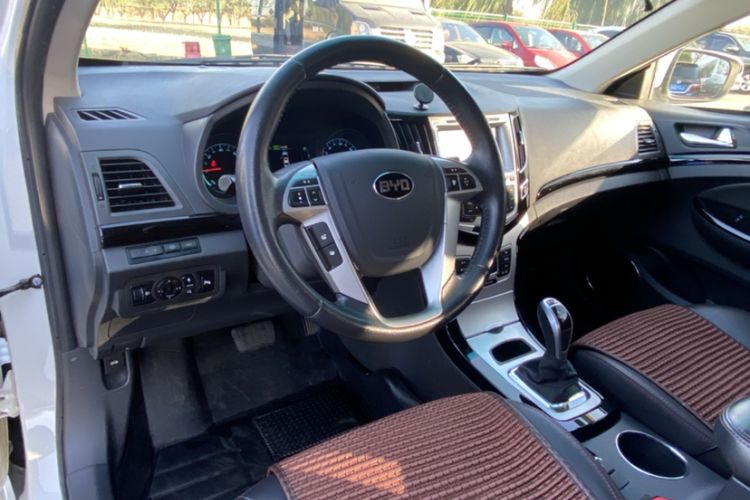 Used BYD e5 2016 300 Prestige Edition Interior 13