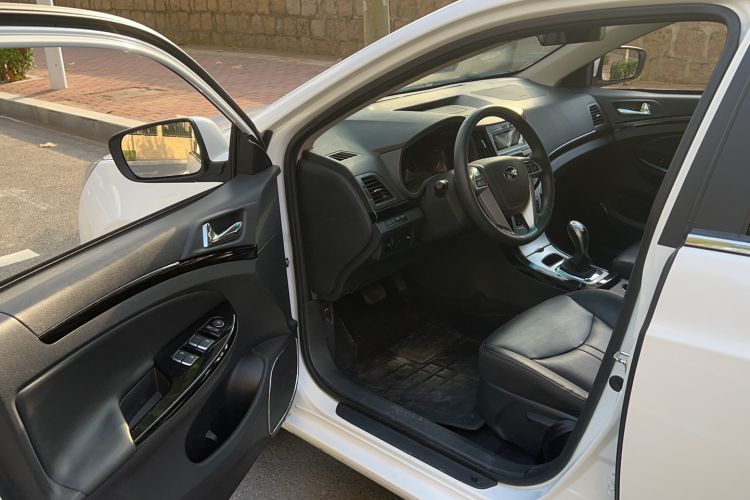 Used BYD e5 2016 300 Luxury Edition Interior 2
