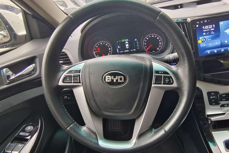 Used BYD e5 2016 300 Luxury Edition Interior 2