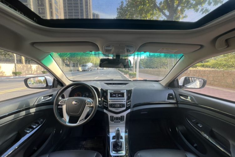 Used BYD e5 2016 300 Luxury Edition Interior 3