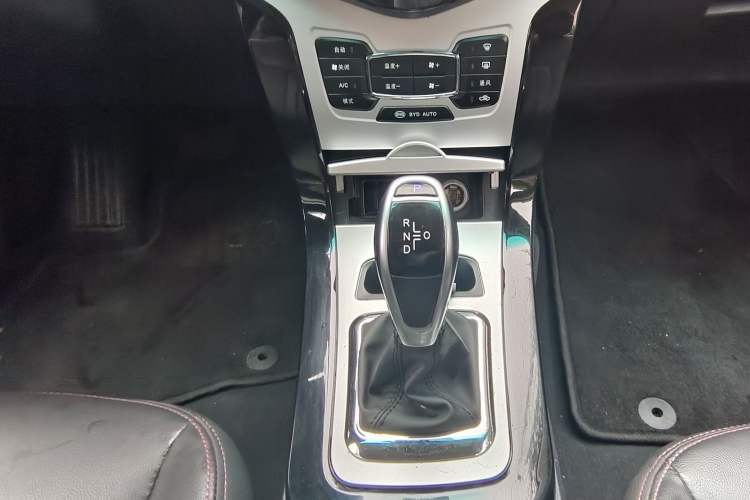 Used BYD e5 2016 300 Luxury Edition Interior 4