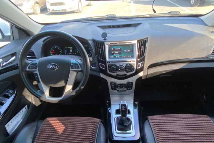 Used BYD e5 2016 300 Prestige Edition Interior 5