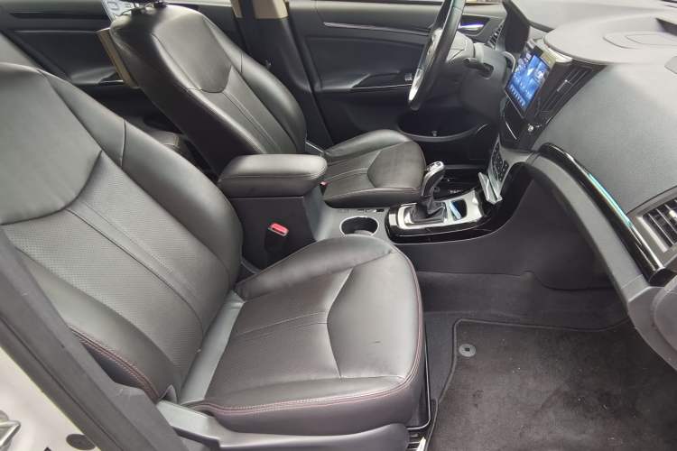 Used BYD e5 2016 300 Luxury Edition Interior 6