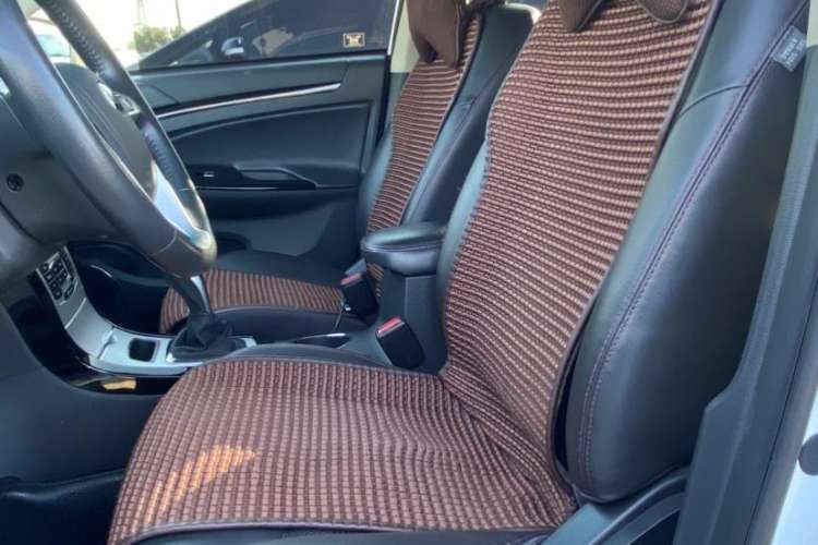Used BYD e5 2016 300 Prestige Edition Interior 6