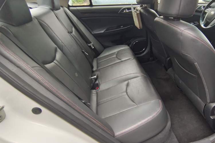 Used BYD e5 2016 300 Luxury Edition Interior 7