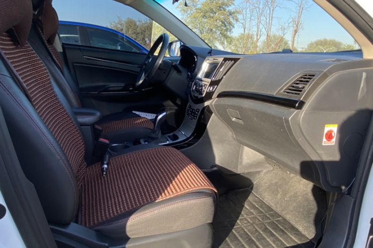 Used BYD e5 2016 300 Prestige Edition Interior 7