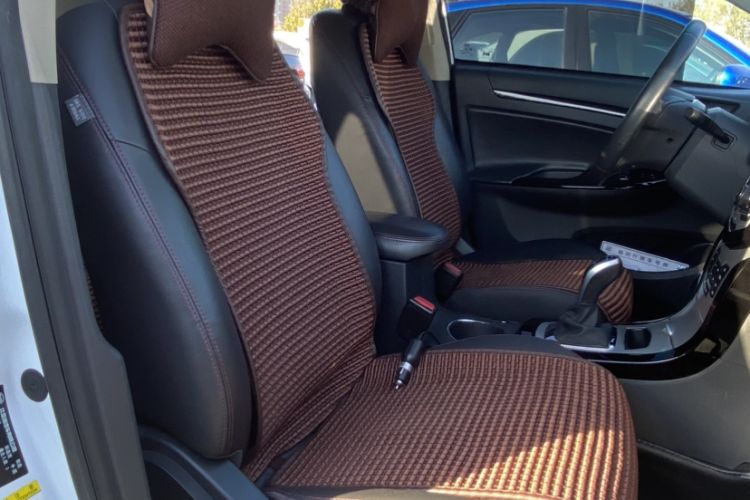 Used BYD e5 2016 300 Prestige Edition Interior 8