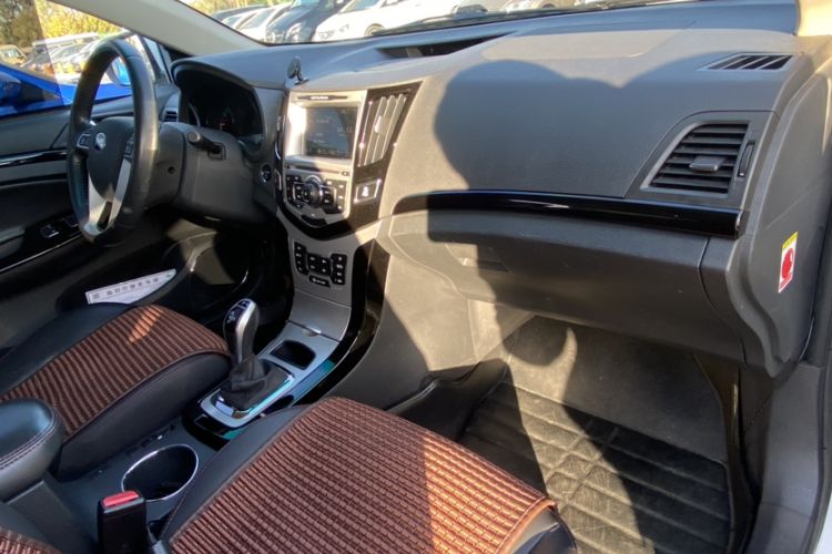 Used BYD e5 2016 300 Prestige Edition Interior 9