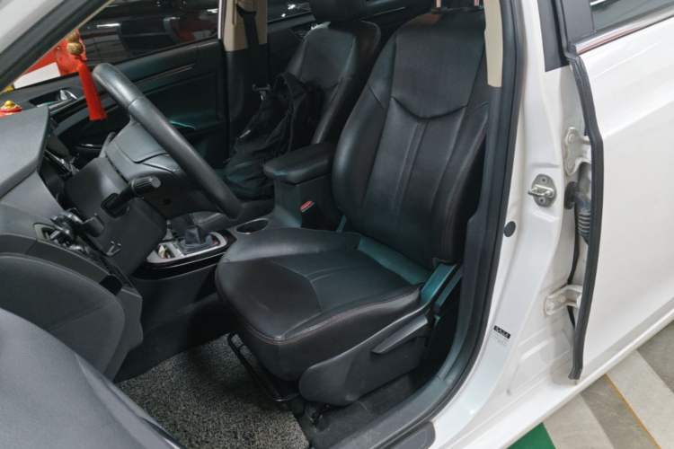 Used BYD e5 2016 300 Luxury Edition Left Front Seat