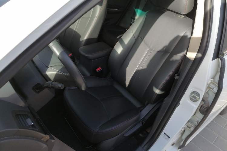 Used BYD e5 2016 300 Luxury Edition Left Front Seat