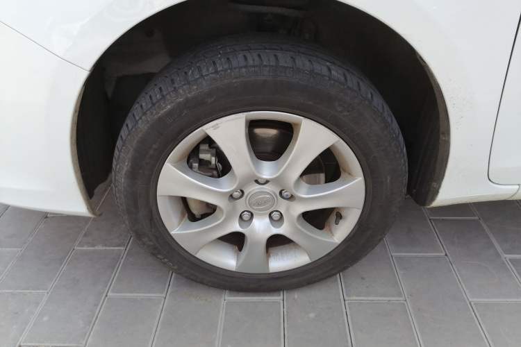Used BYD e5 2016 300 Prestige Edition Left Front Wheel Hub