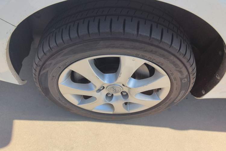 Used BYD e5 2016 300 Luxury Edition Left Front Wheel Hub