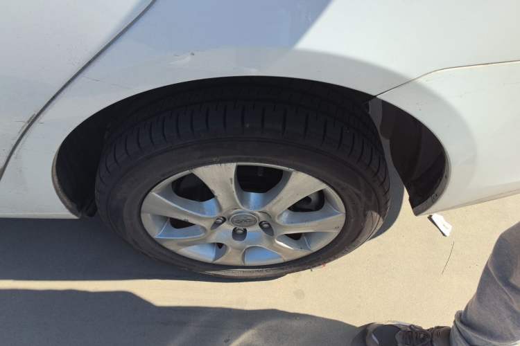 Used BYD e5 2016 300 Luxury Edition Left Rear Wheel Hub