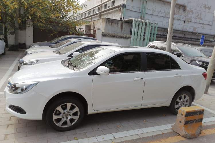 Used BYD e5 2016 300 Luxury Edition Left Side