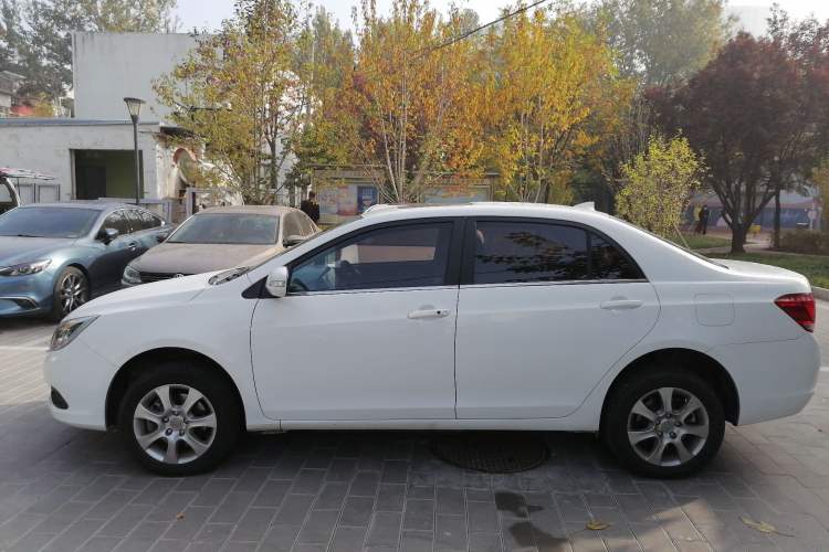 Used BYD e5 2016 300 Prestige Edition Left Side