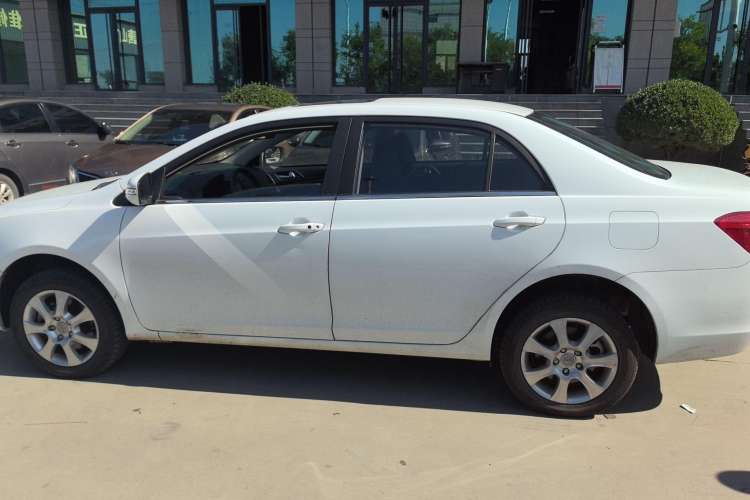 Used BYD e5 2016 300 Luxury Edition Left Side