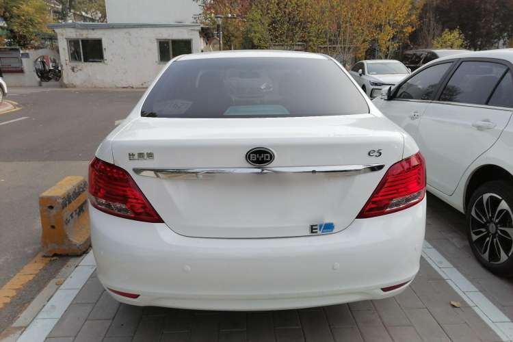 Used BYD e5 2016 300 Luxury Edition Rear